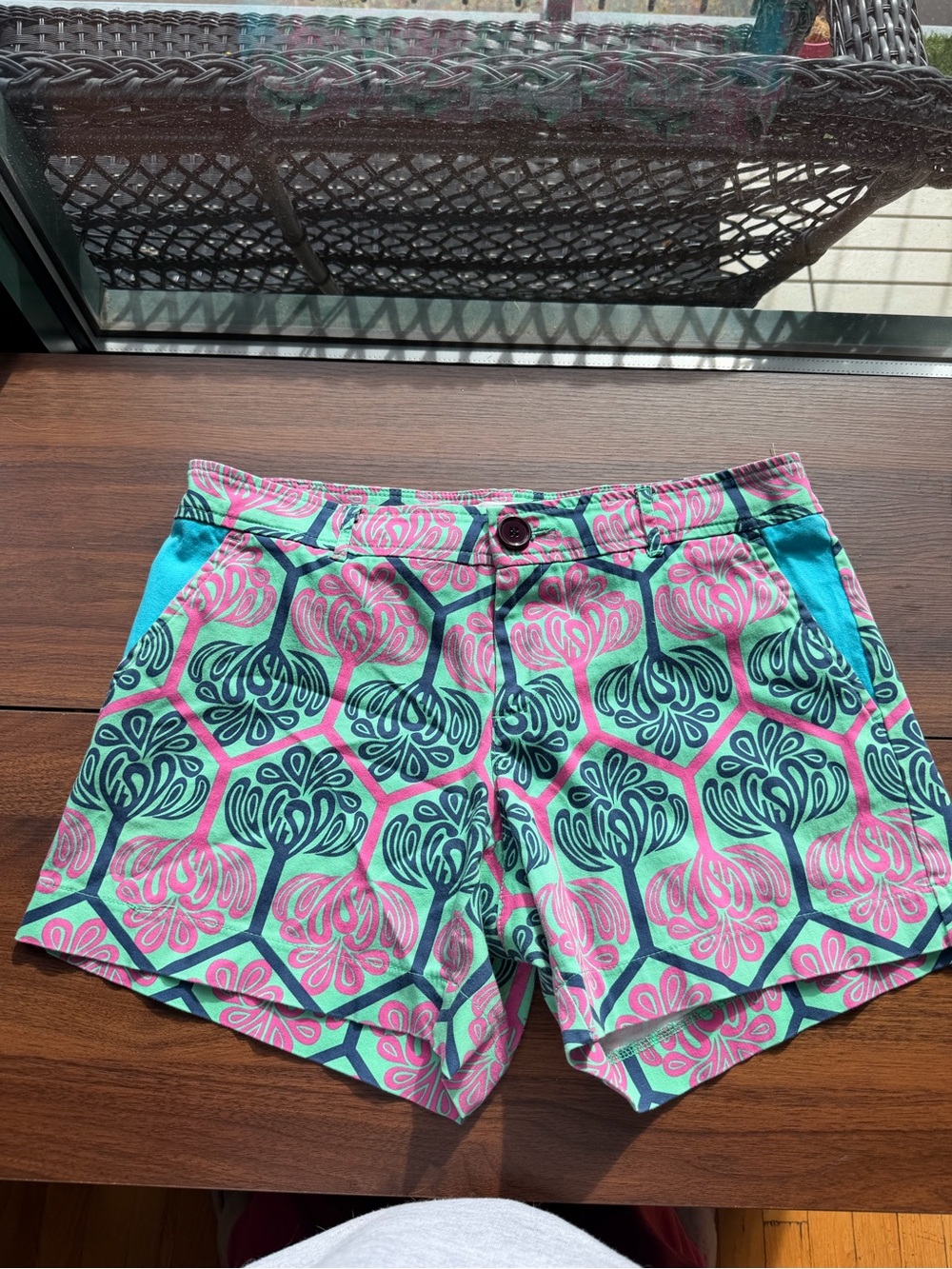 Tracy Negoshian Size 8 Pink Green Geometric Print Shorts Preppy Resort